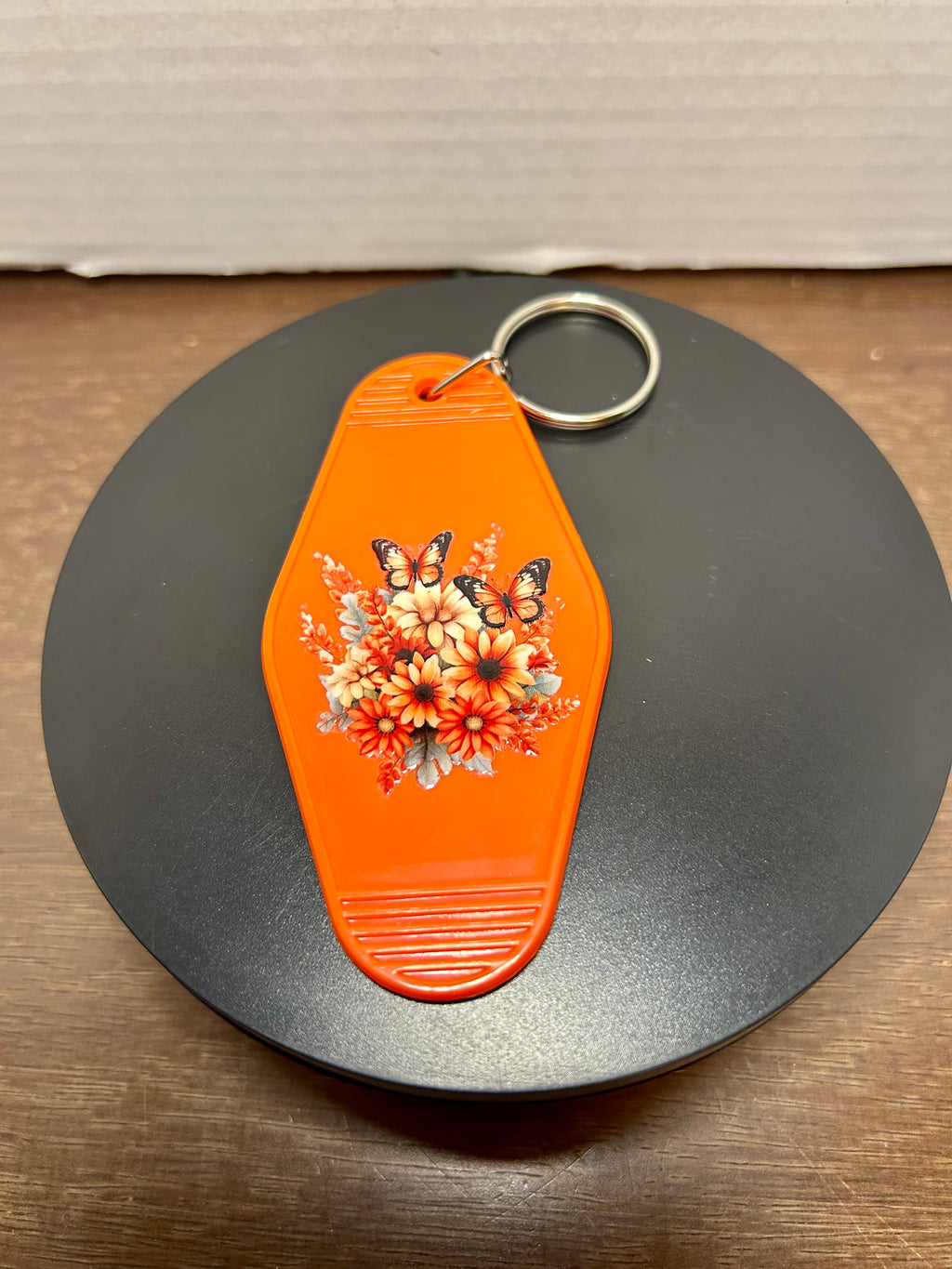 Retro Style Motel Keychain With Design