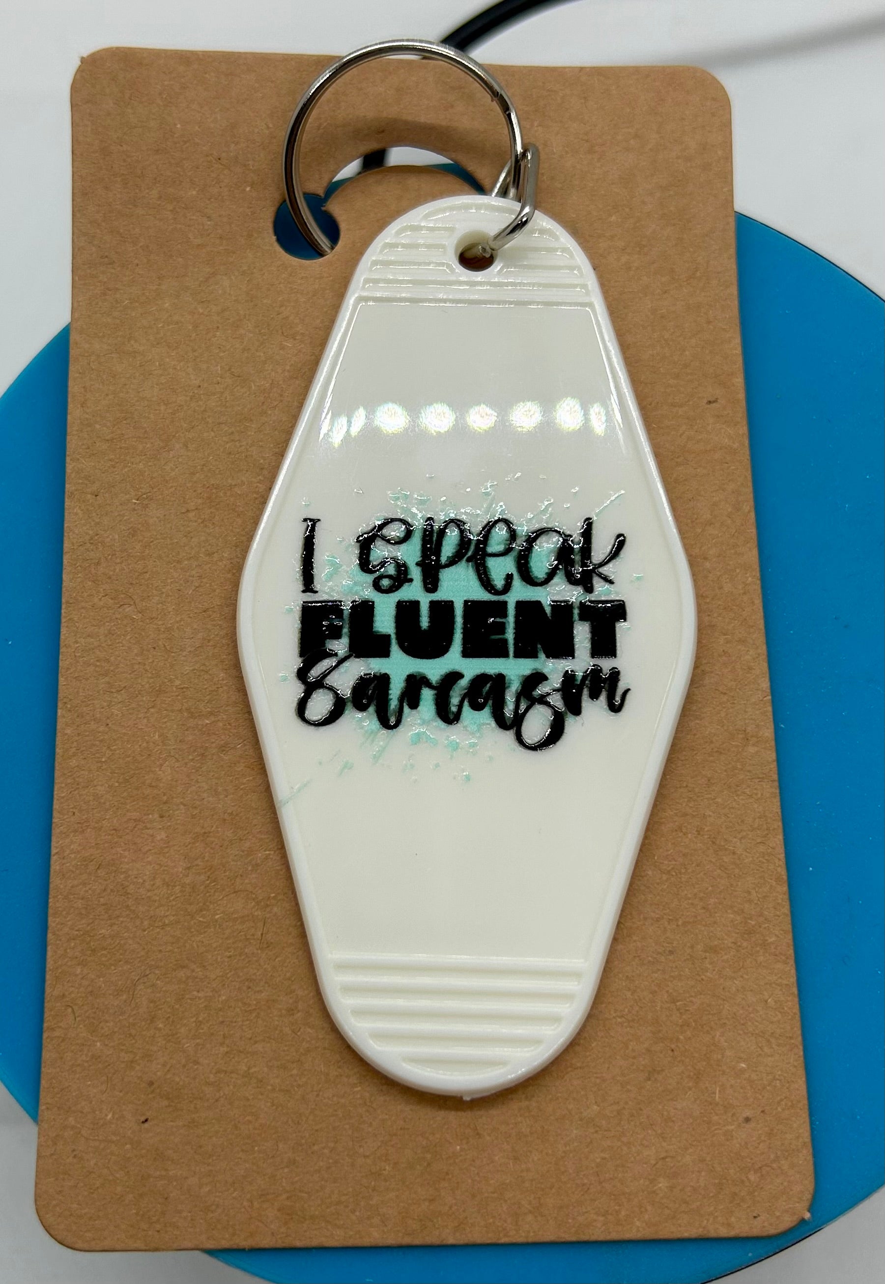 Porte-clés de motel de style rétro avec un design insolent