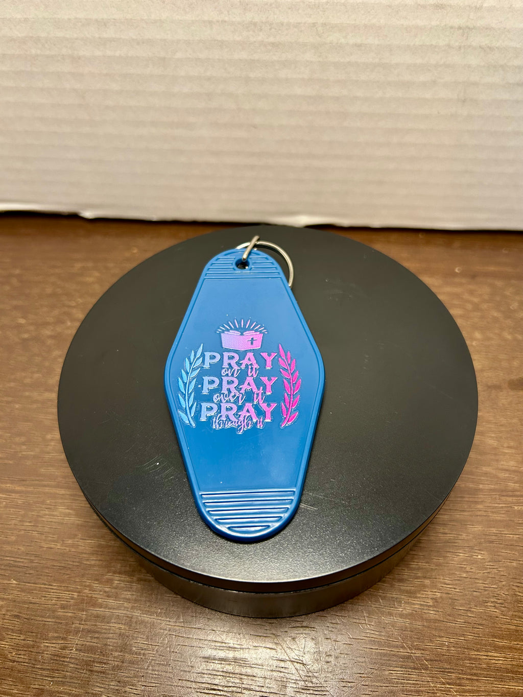 Retro Style Motel Keychain With Design