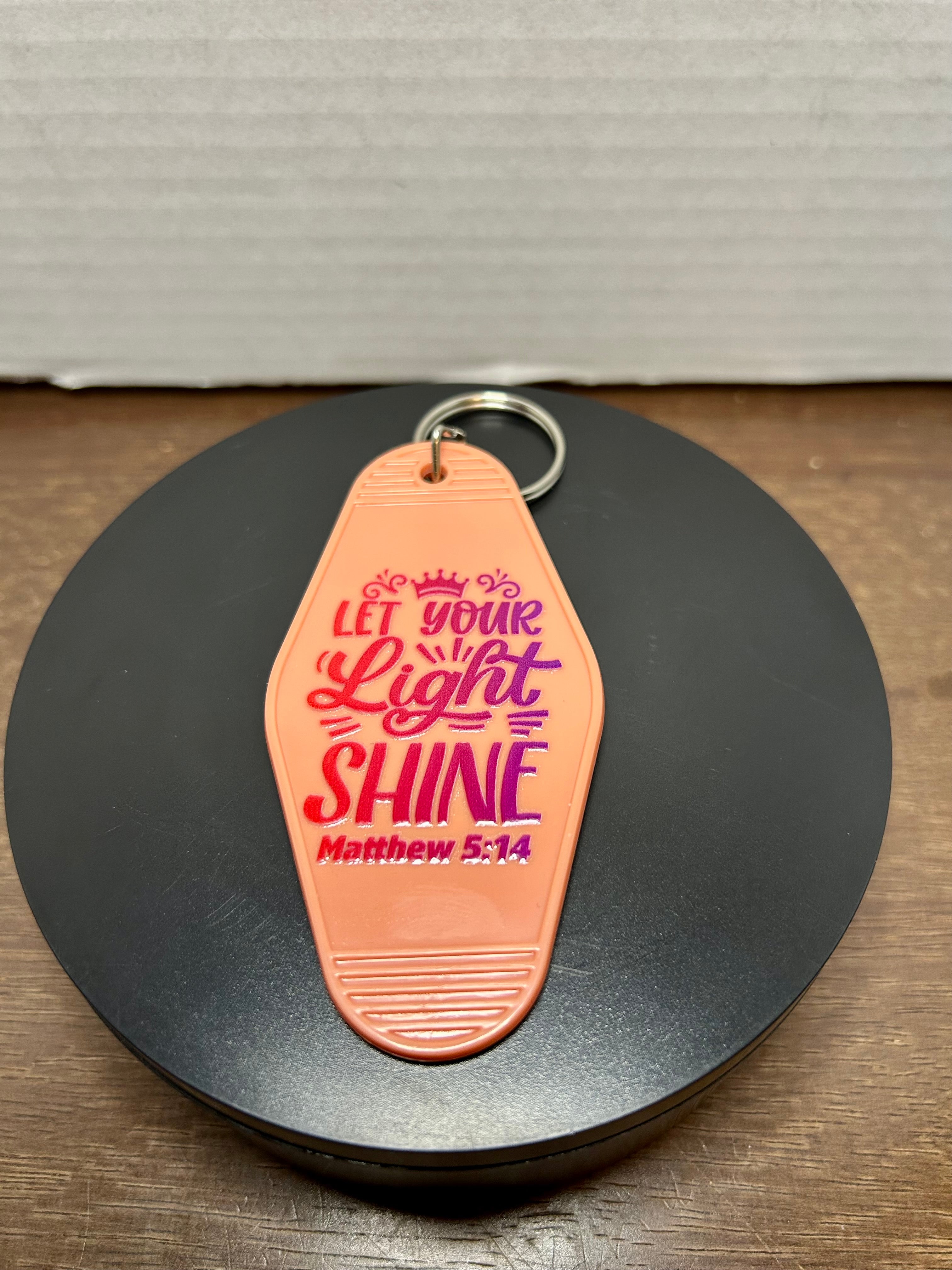 Retro Style Motel Keychain With Design