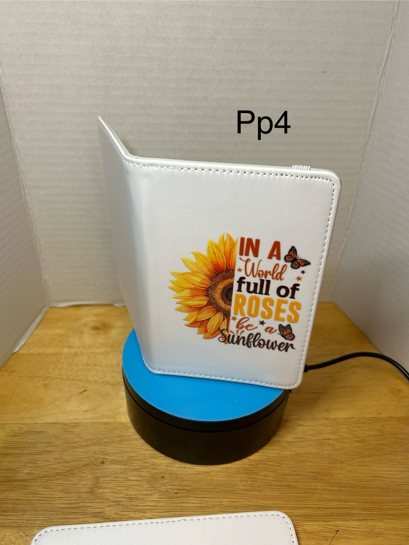 Housse de passeport avec deux porte-cartes, au design élégant