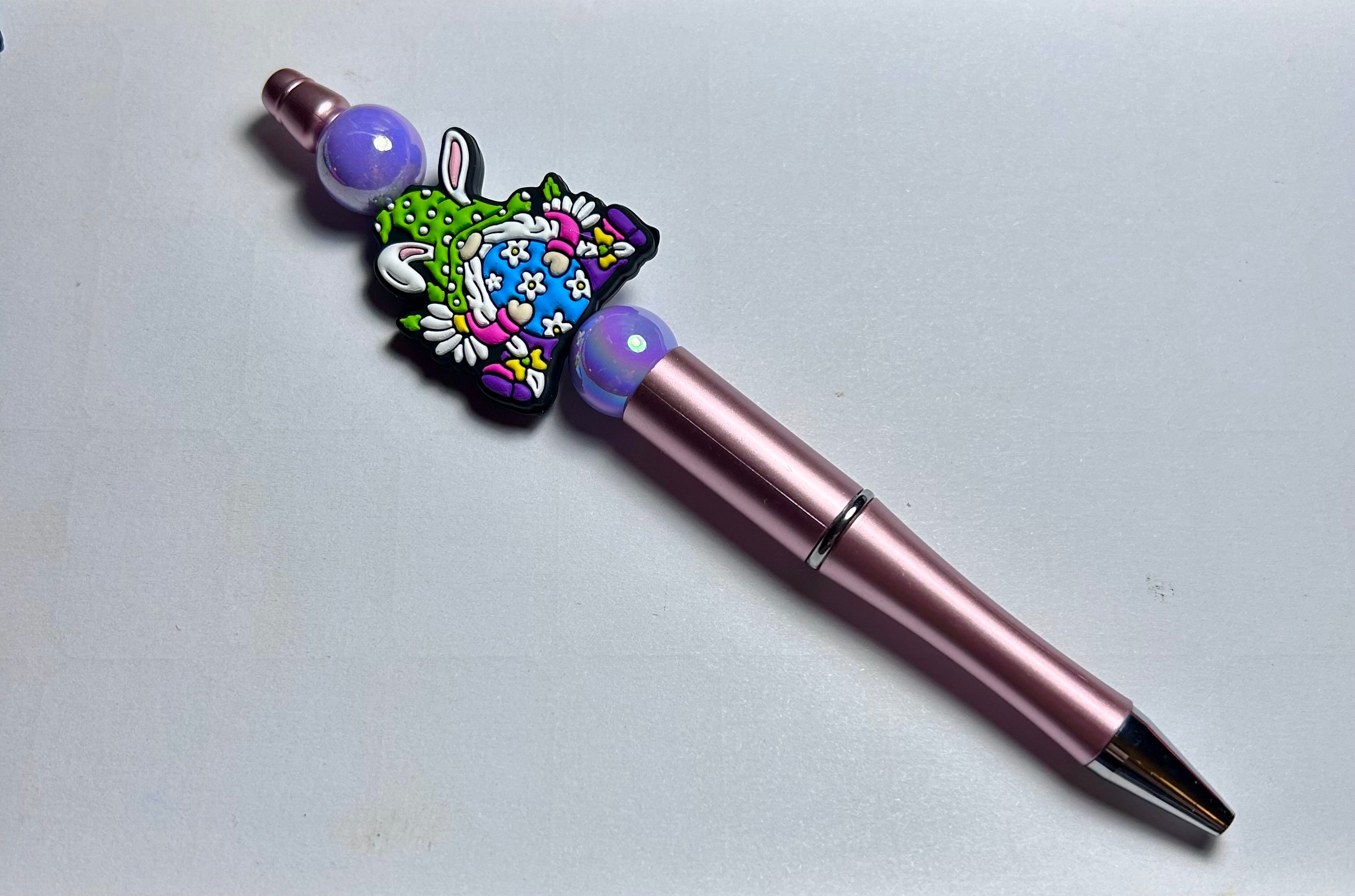 Stylo bille perlé thème Pâques - Rose poudré/Violet