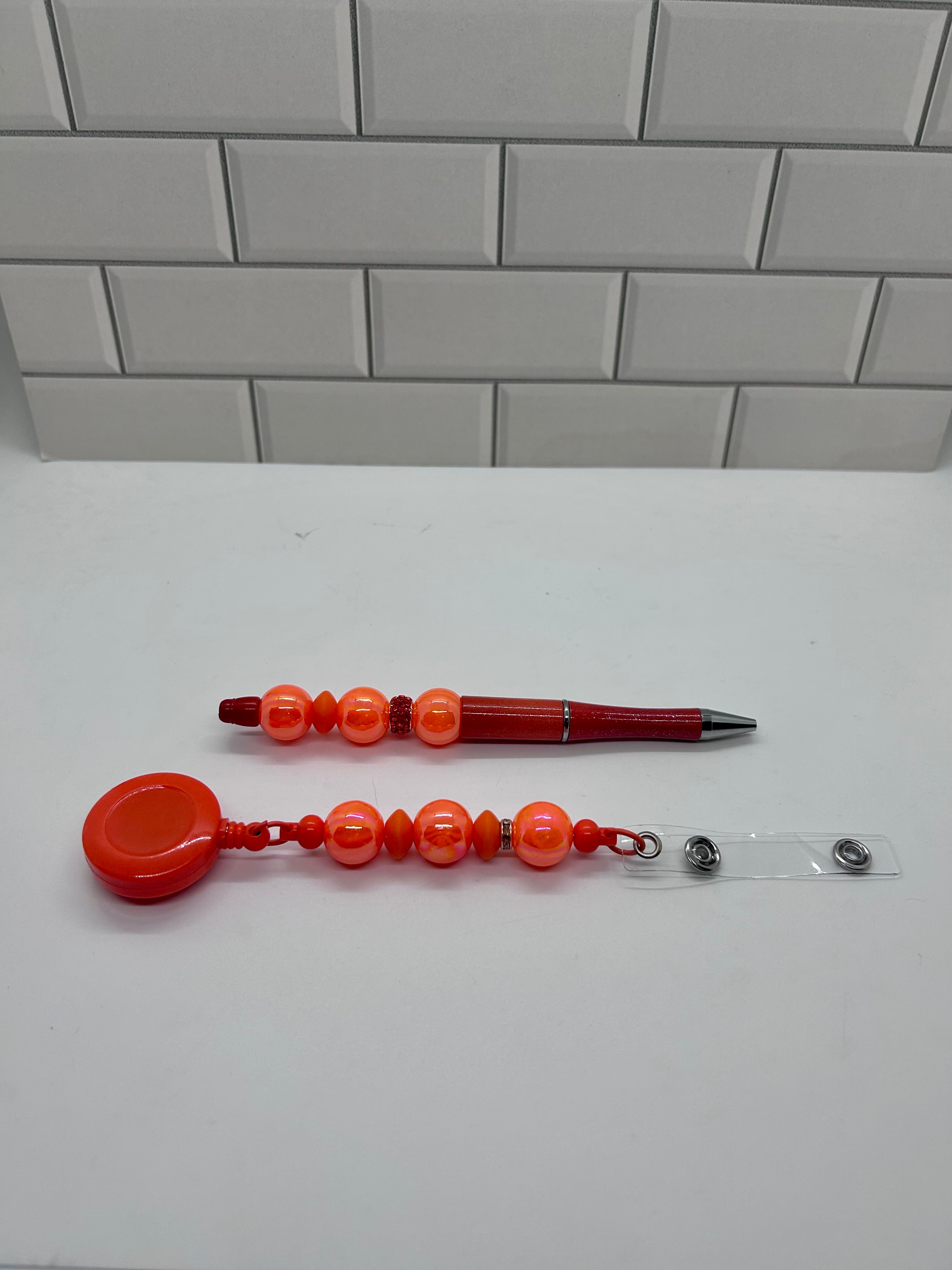 Enrouleur de badge perlé avec stylo perlé assorti - Orange