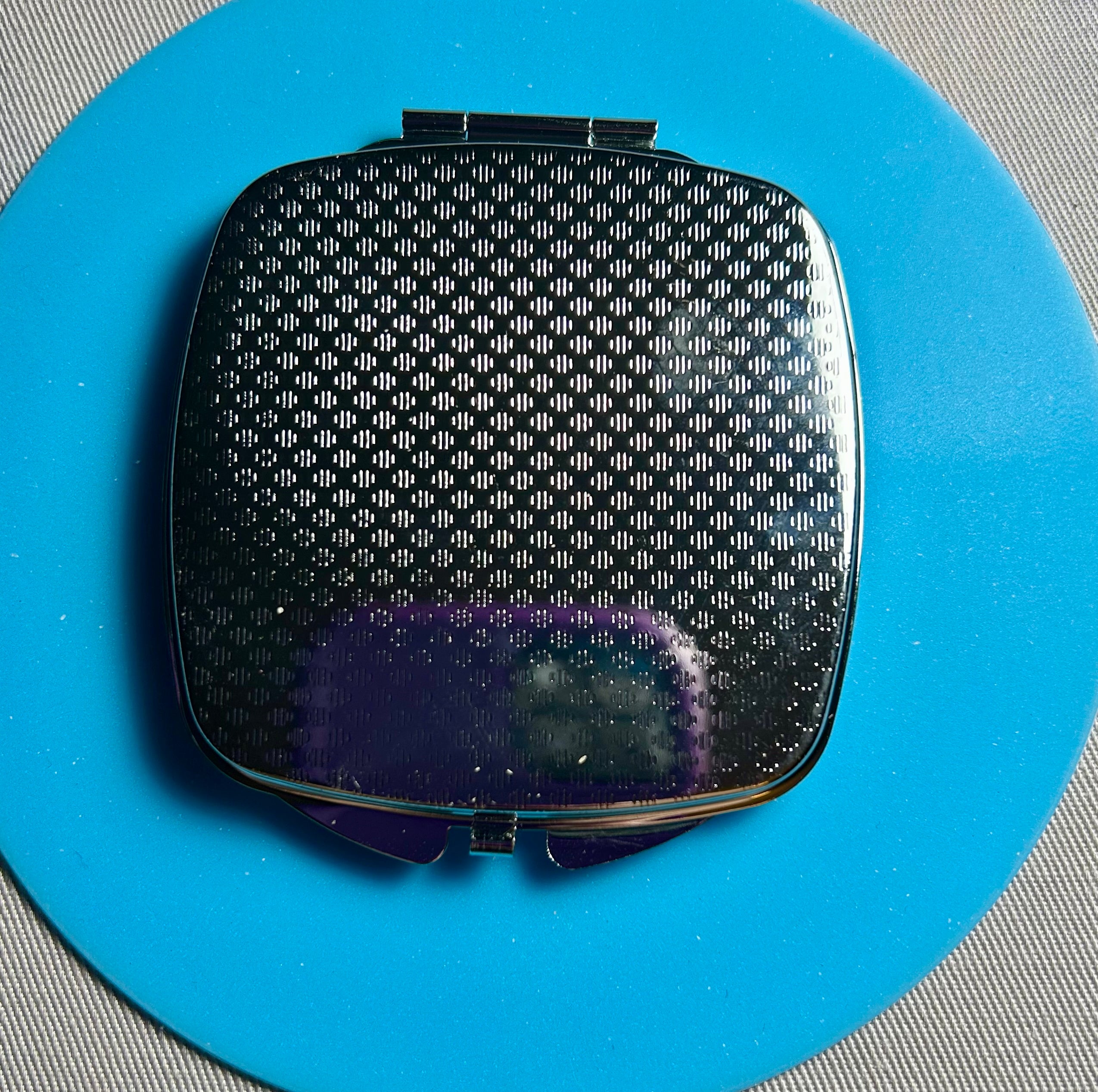 Miroir de sac compact avec un beau design