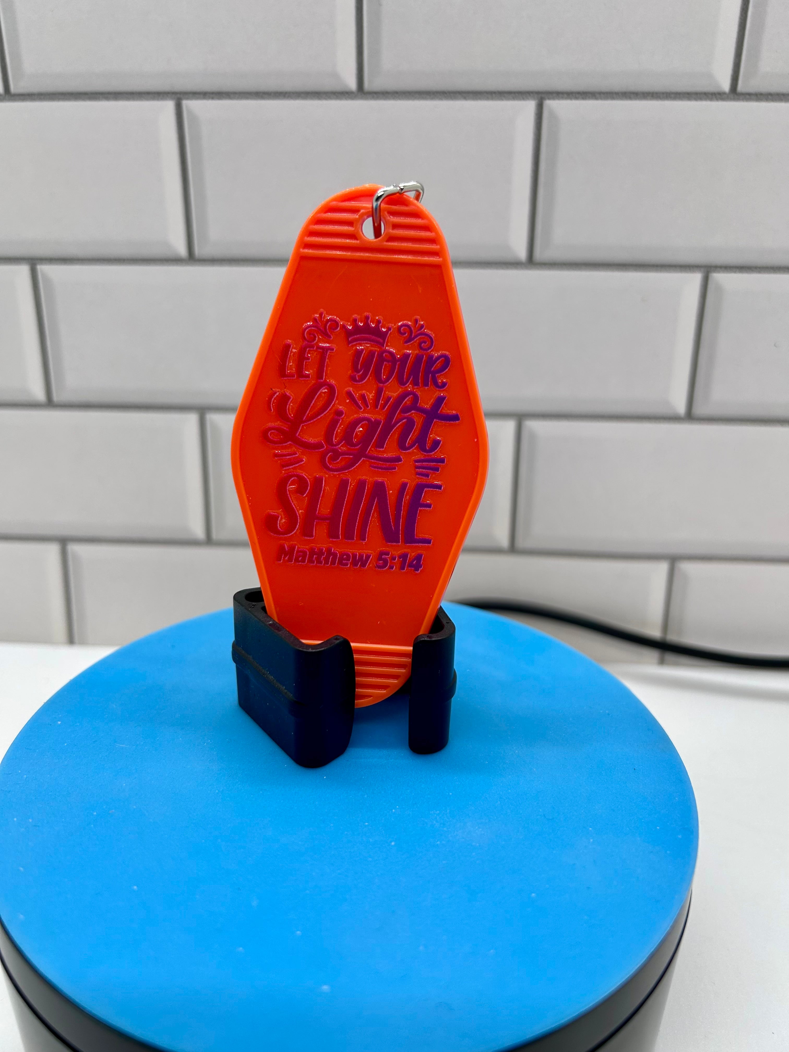 Porte-clés de motel de style rétro avec thème inspirant – Orangé