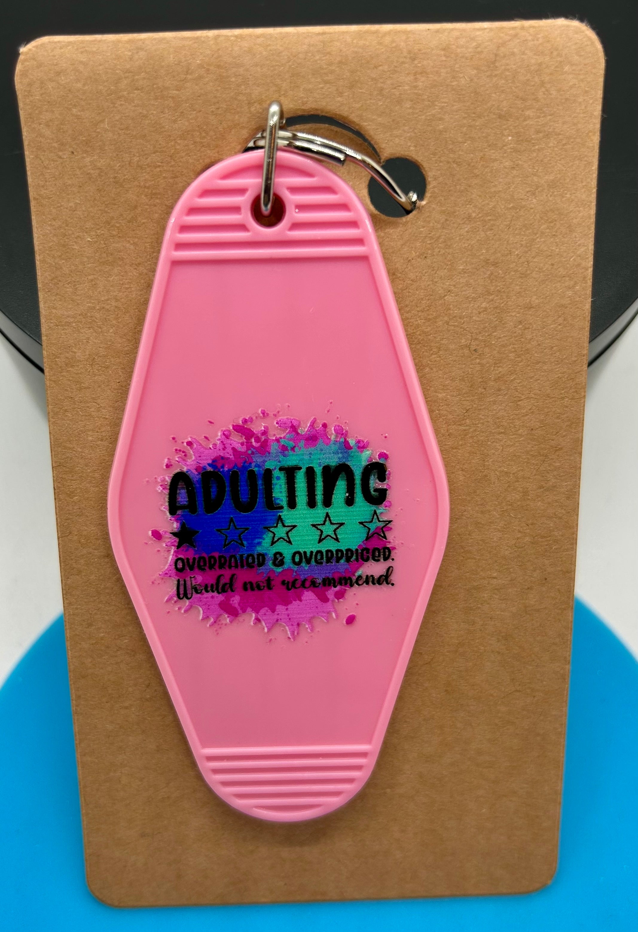 Porte-clés de motel de style rétro au design impertinent