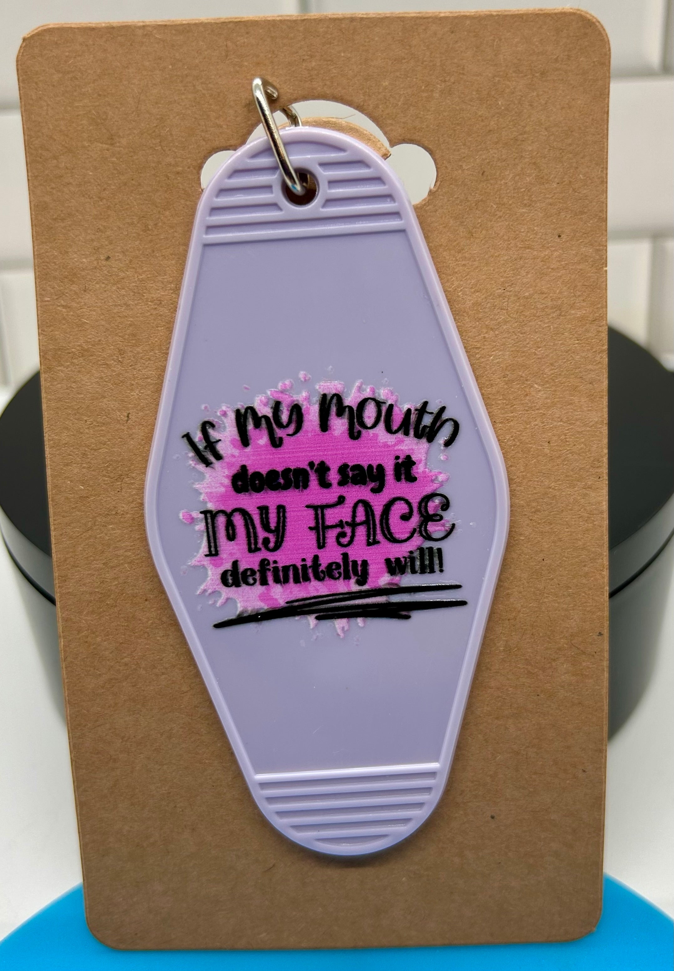 Porte-clés de motel de style rétro avec un design insolent