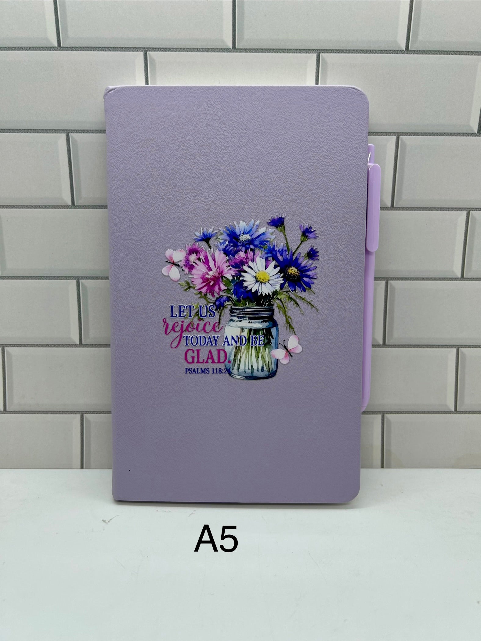 Carnet A5 ligné avec un magnifique motif inspirant - Violet