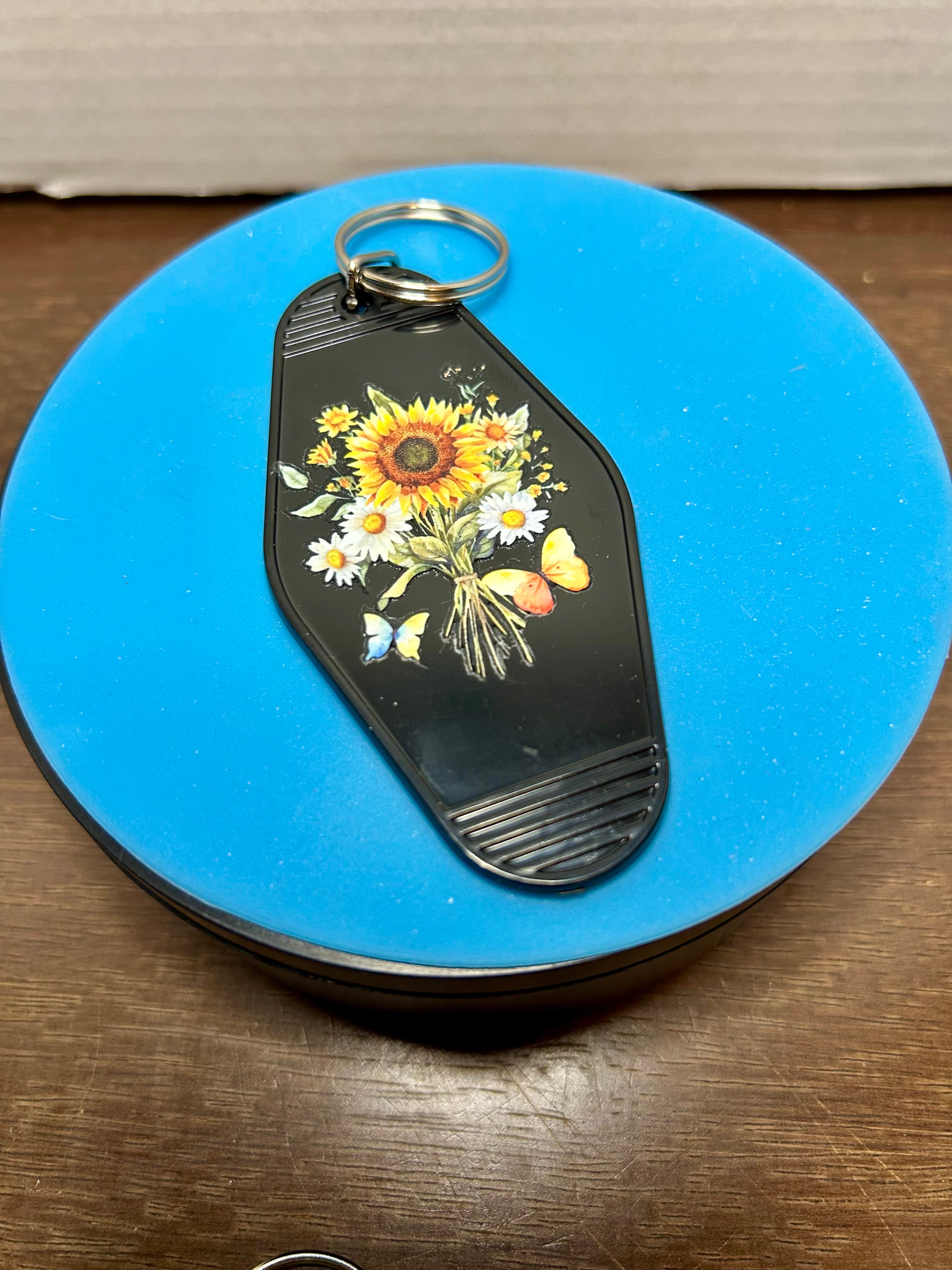 Retro Style Motel Keychain With Design