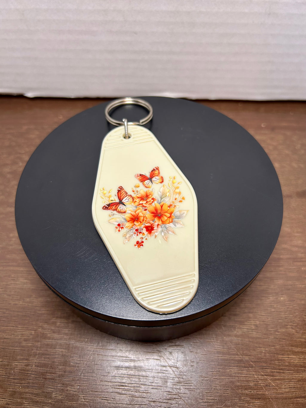 Retro Style Motel Keychain With Design