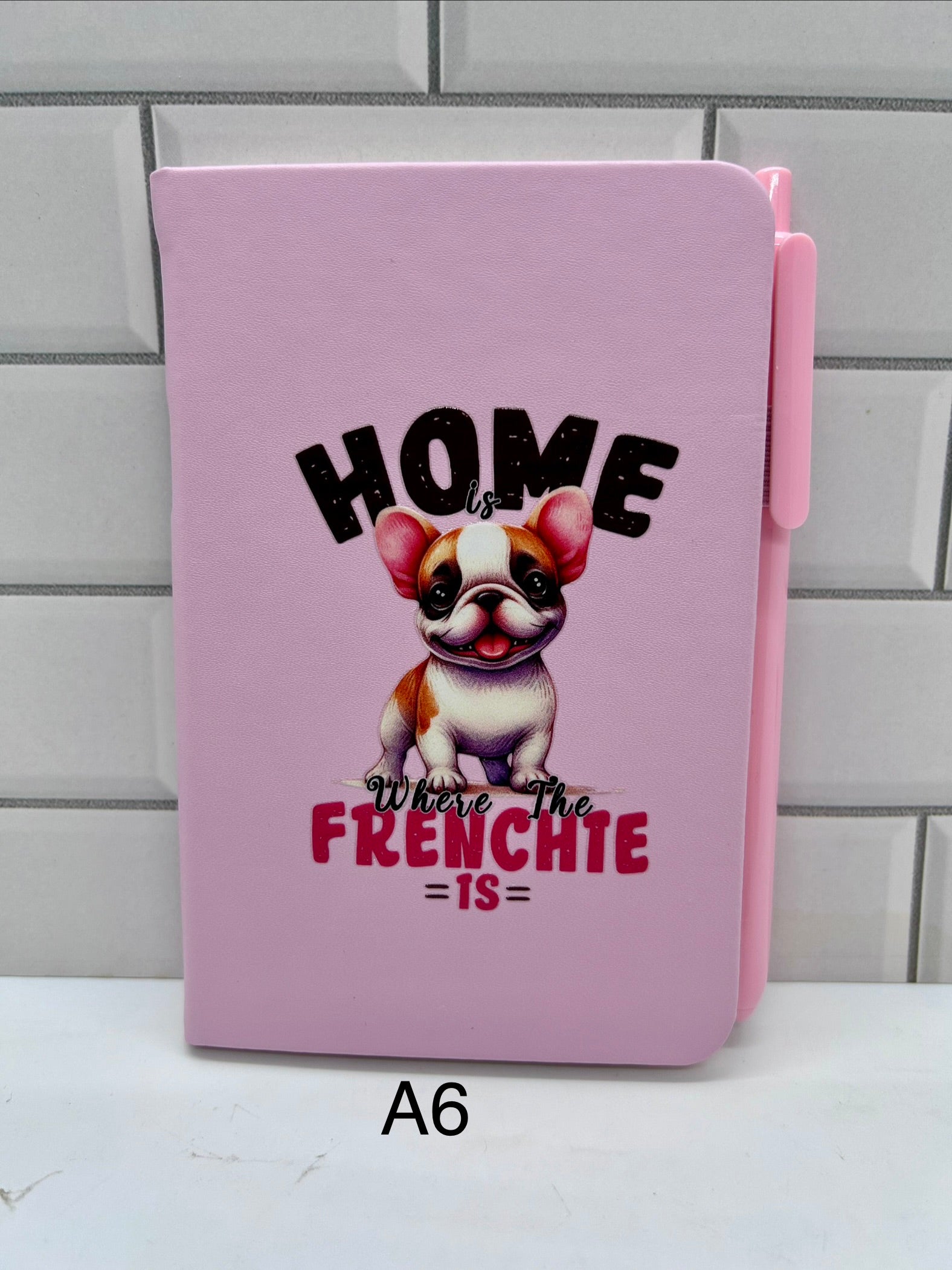 Journal A6 vierge ligné orné d'un magnifique bouledogue français - Rose