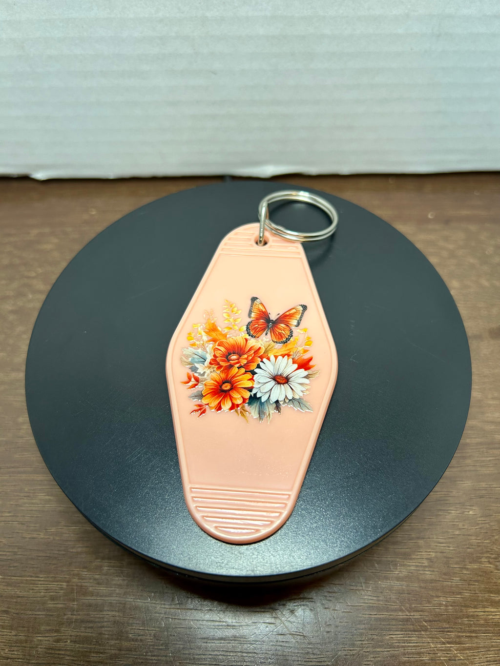 Retro Style Motel Keychain With Design