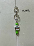 Porte-clés en acrylique avec perles et motif chrétien