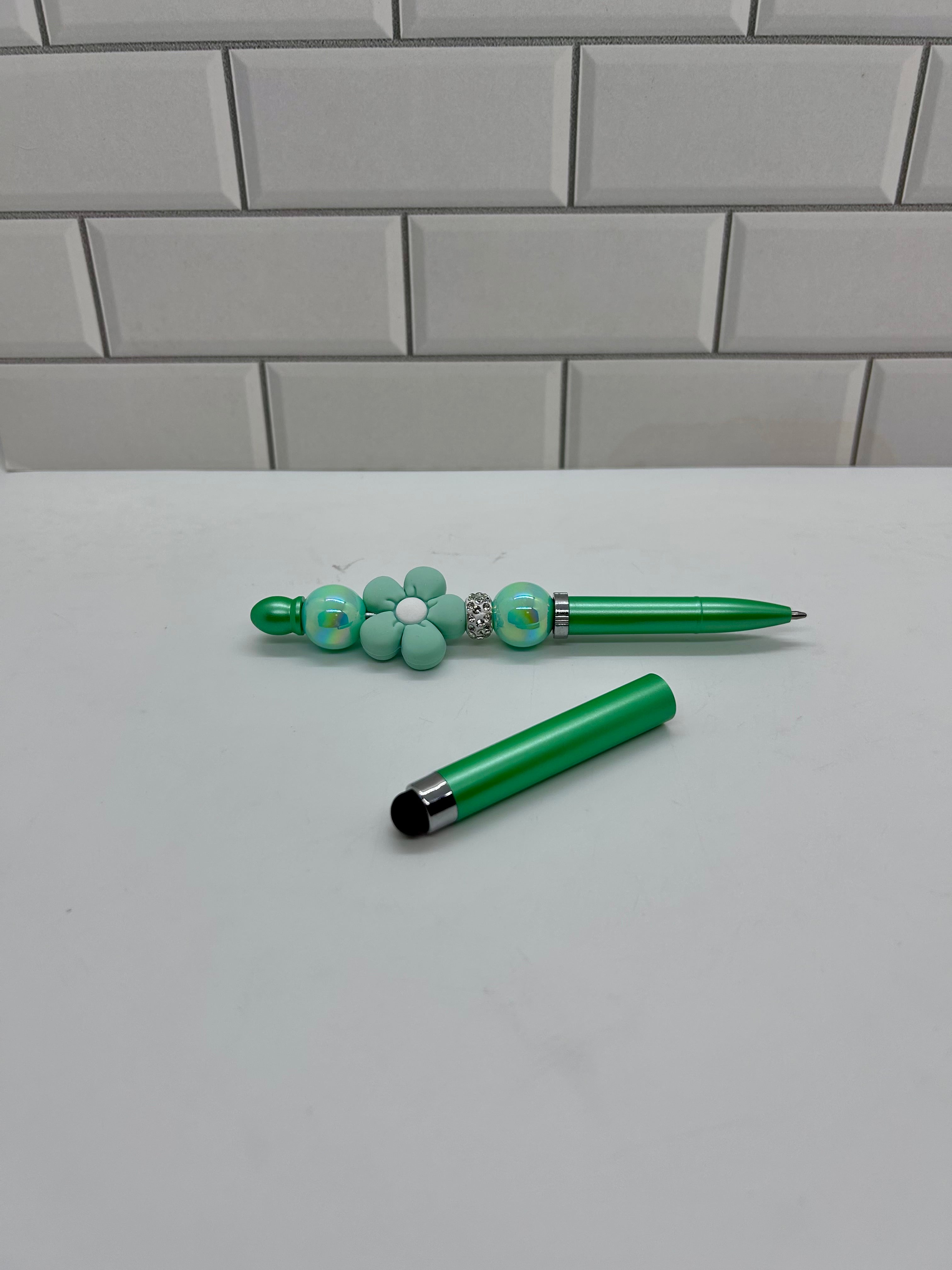 Stylet/Stylo à Perles - Acrylique et Silicone Vert avec Pièce Centrale Florale
