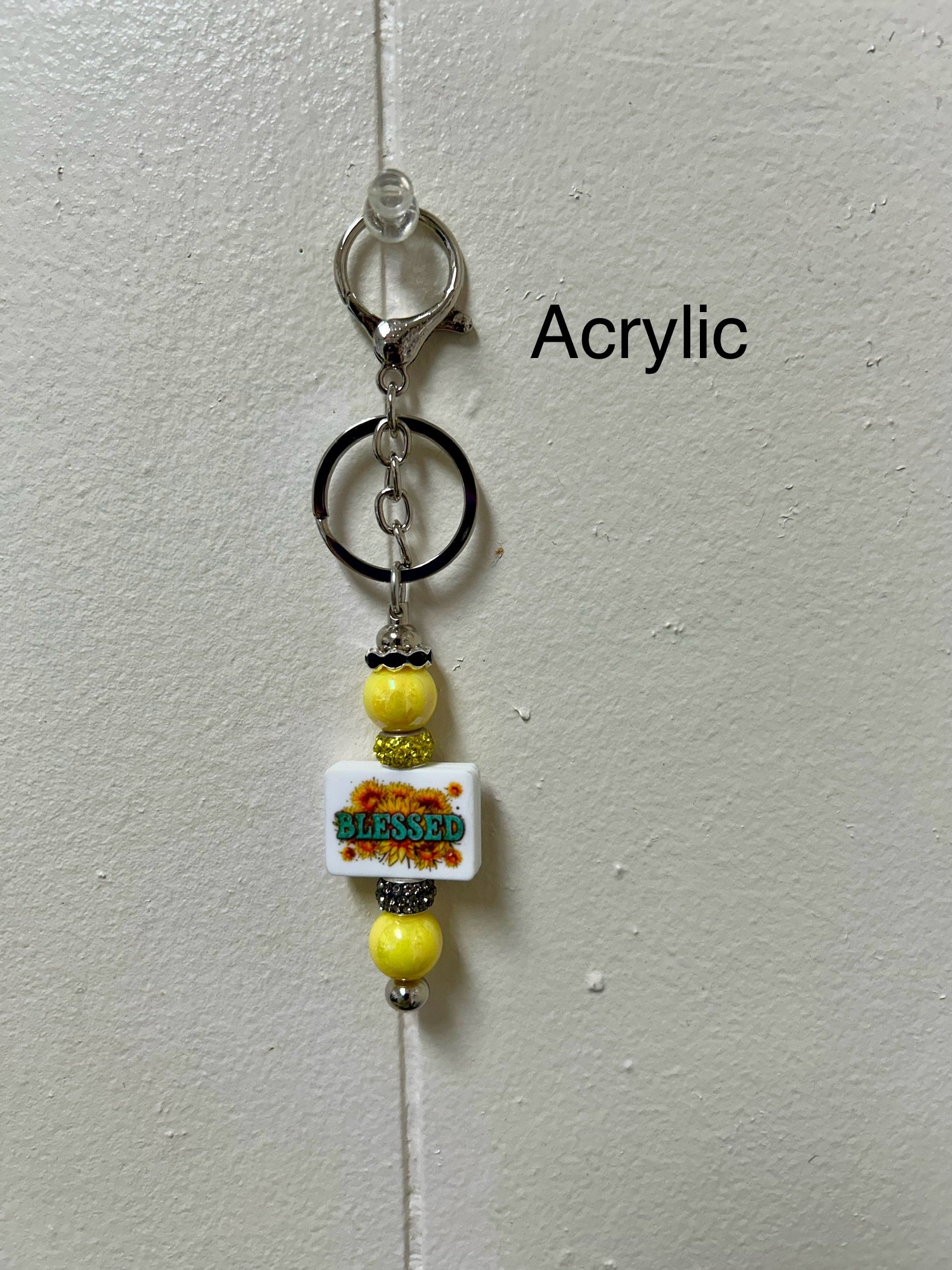 Porte-clés en perles acryliques avec pièce maîtresse chrétienne