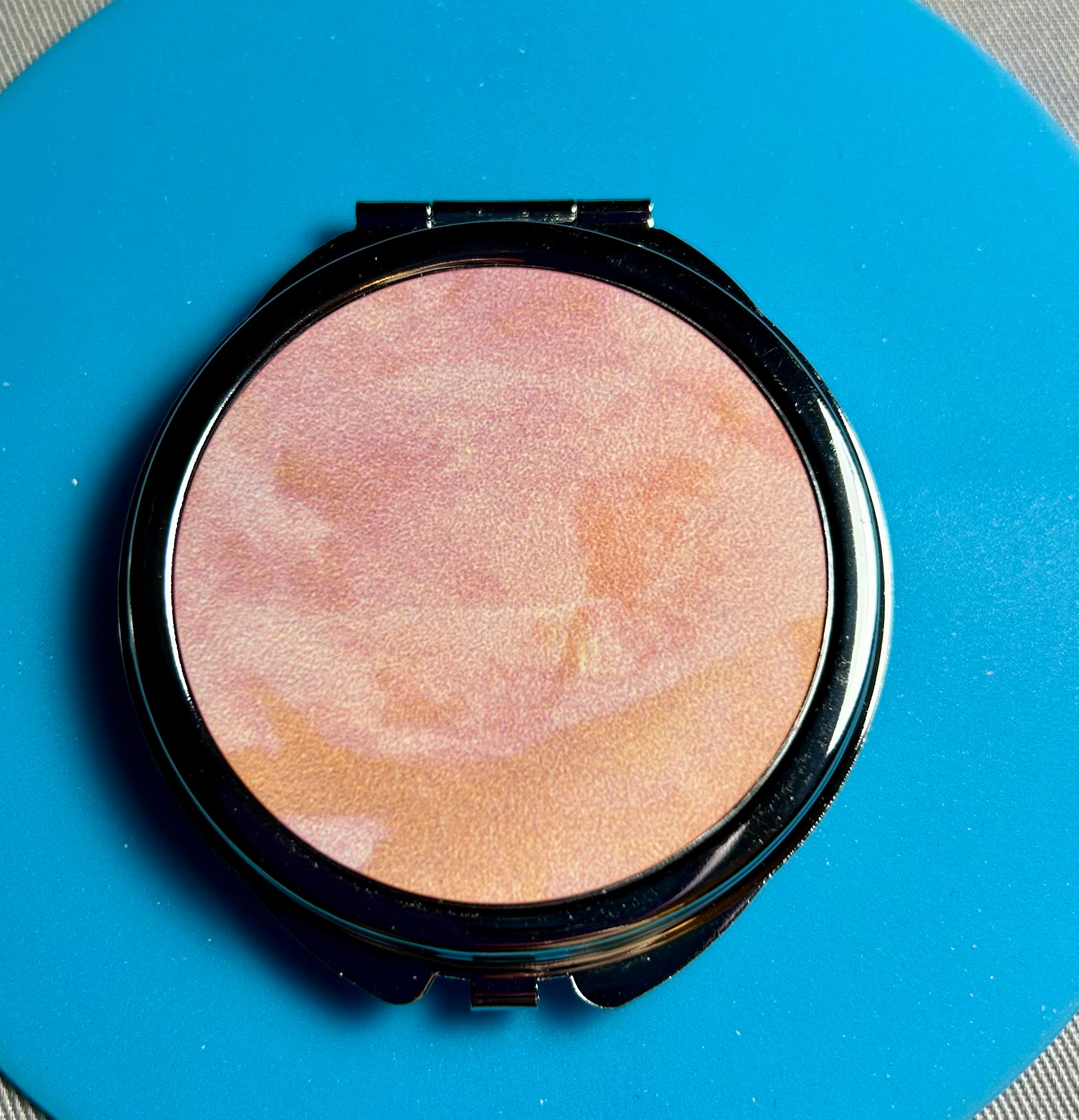 Miroir de sac compact avec un beau design