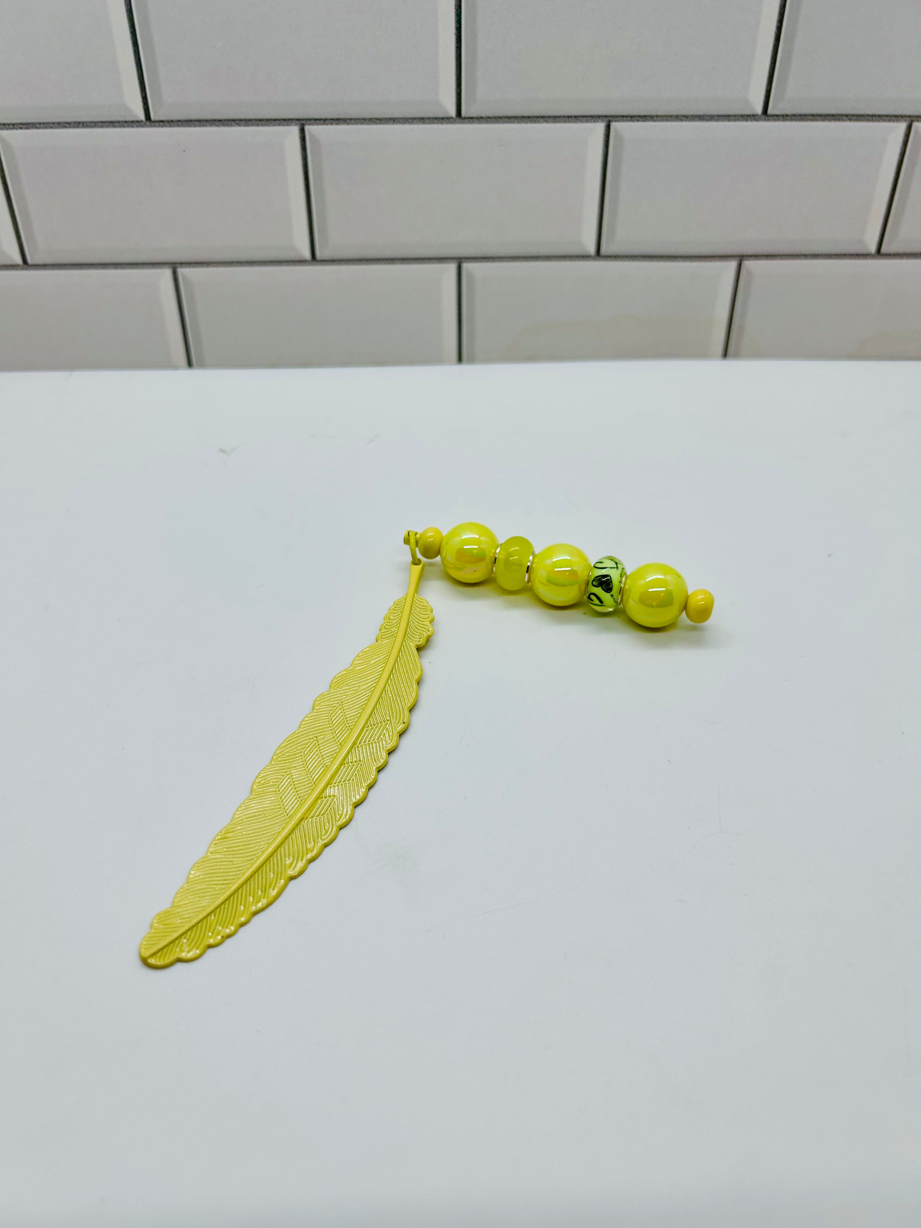 Marque-page perlé en métal en forme de plume - Jaune