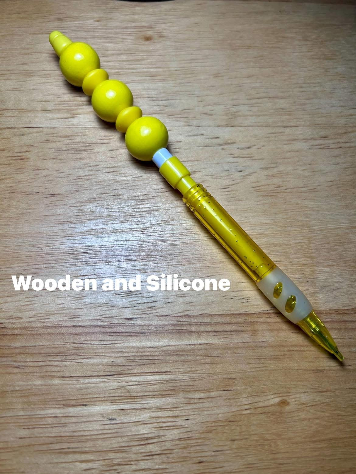 Porte-mine à perles - Bois et silicone jaune