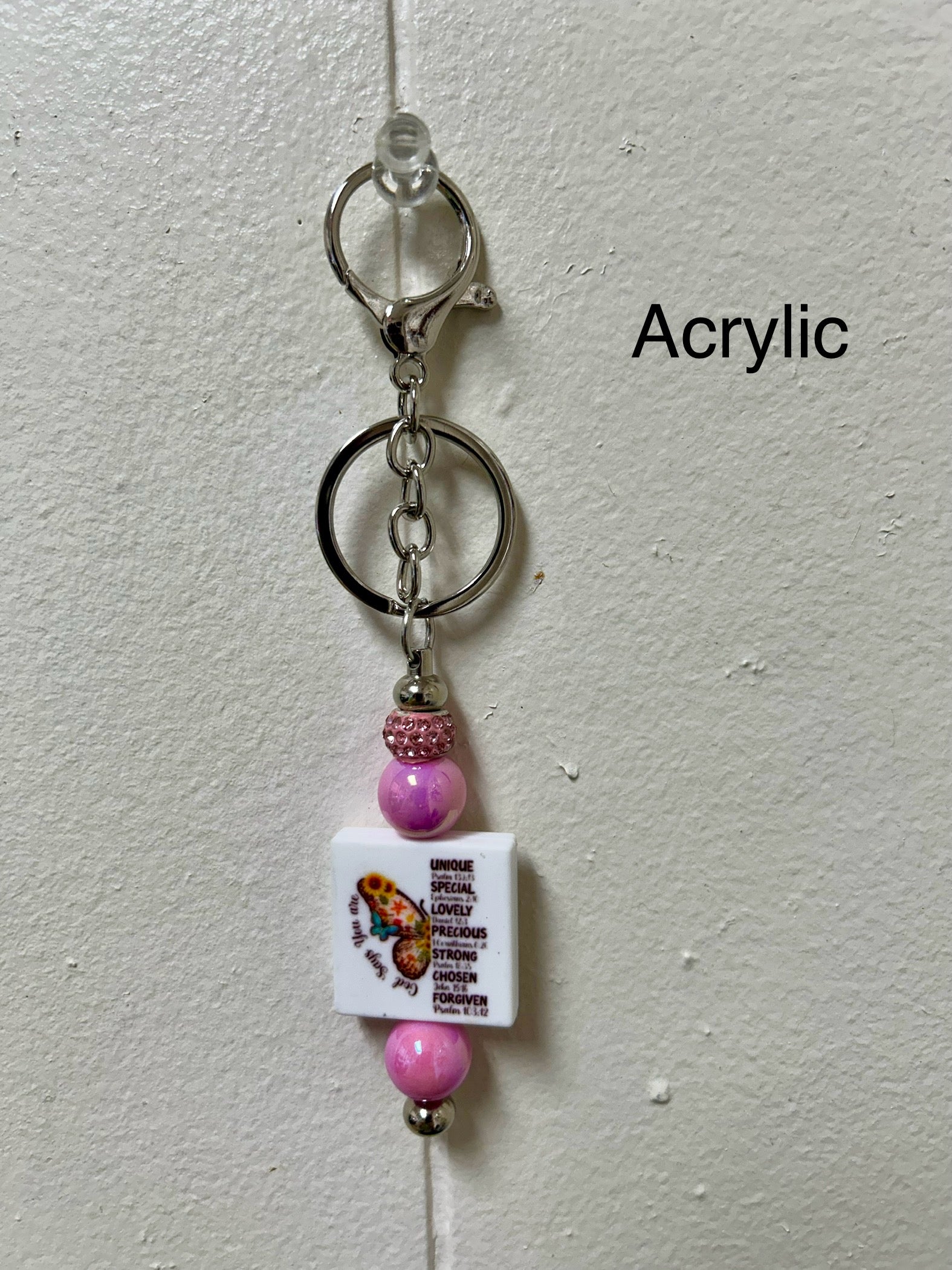 Porte-clés en perles acryliques avec pendentif chrétien