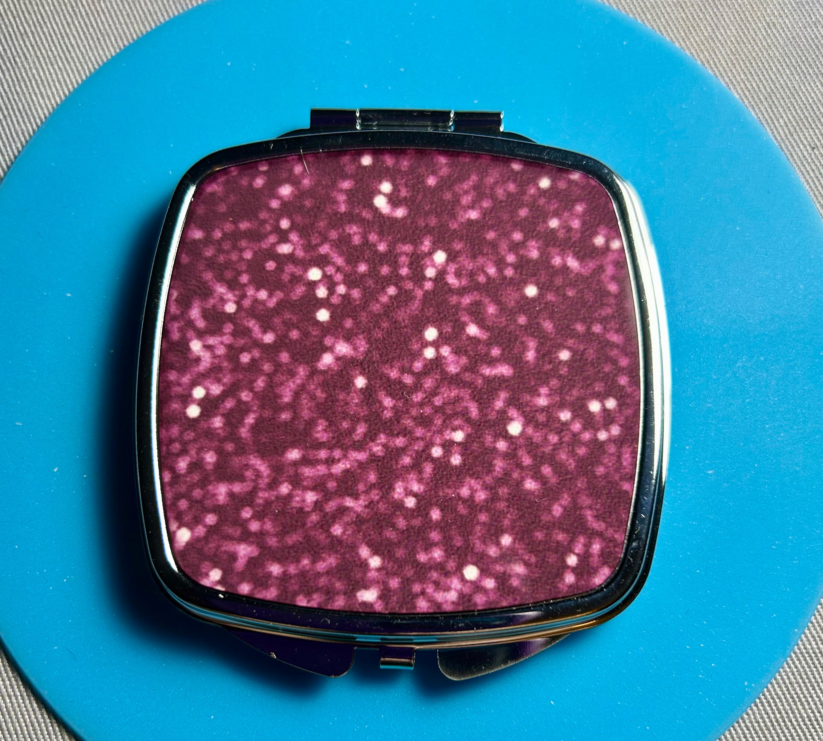 Miroir de sac compact au design élégant