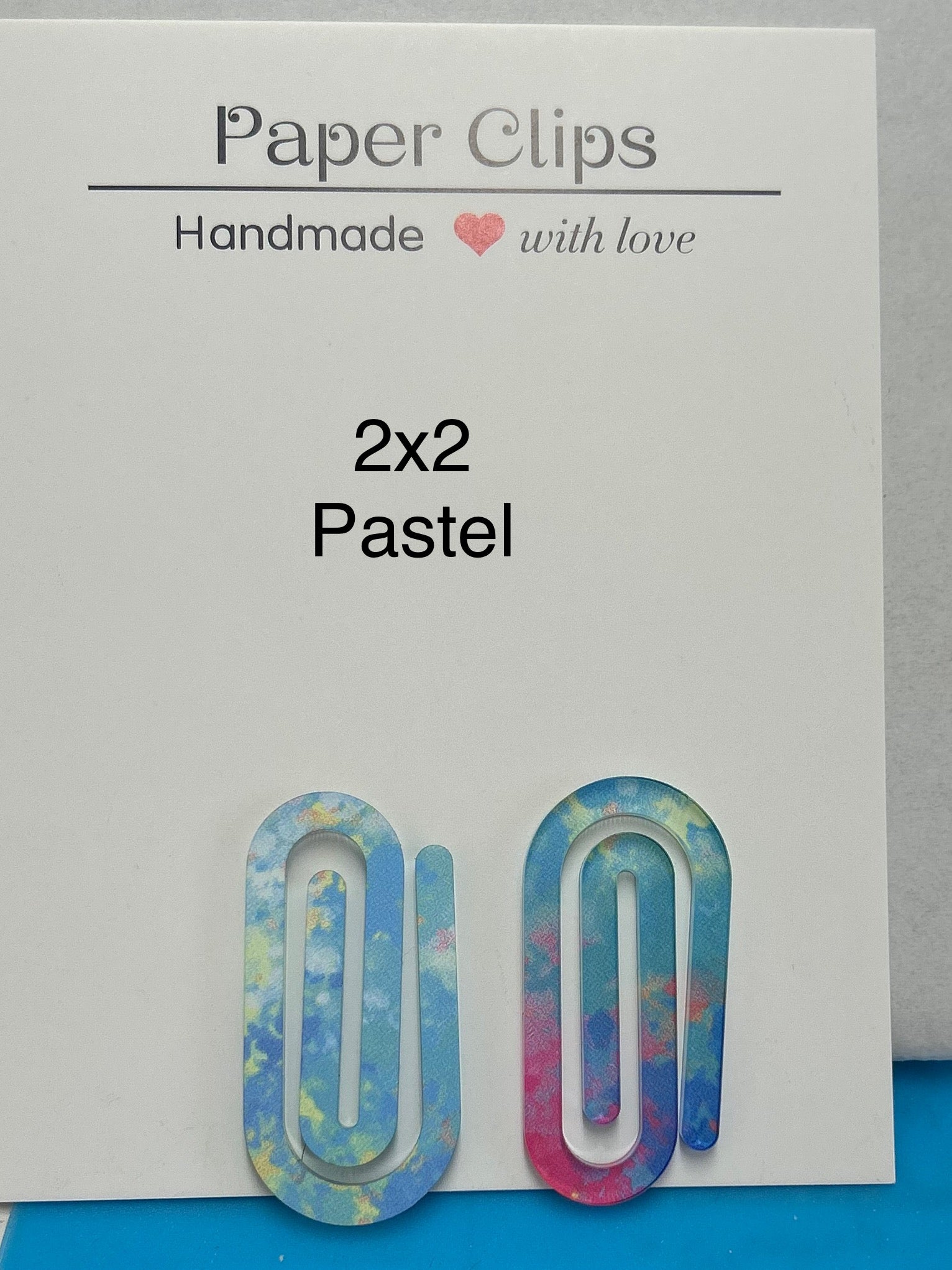 Acrylic 2inx2in small paper clip with beautiful design