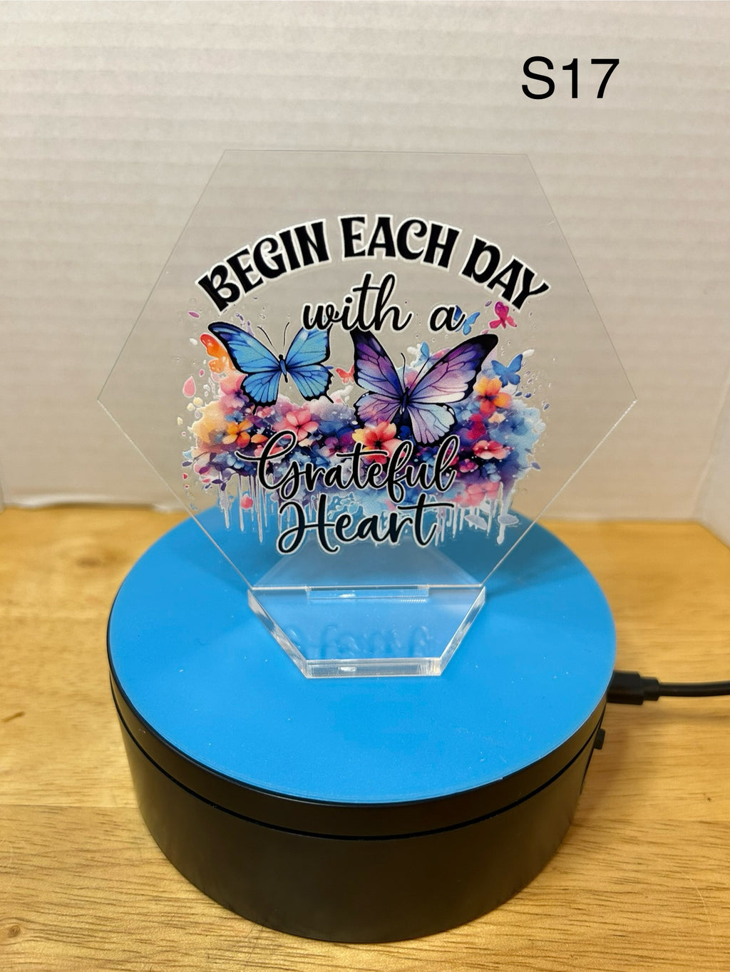 Pancarte hexagonale en acrylique de 4,5 pouces avec un magnifique design