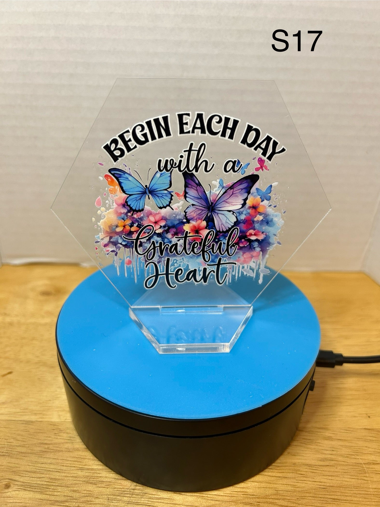 Pancarte hexagonale en acrylique de 4,5 pouces avec un magnifique design
