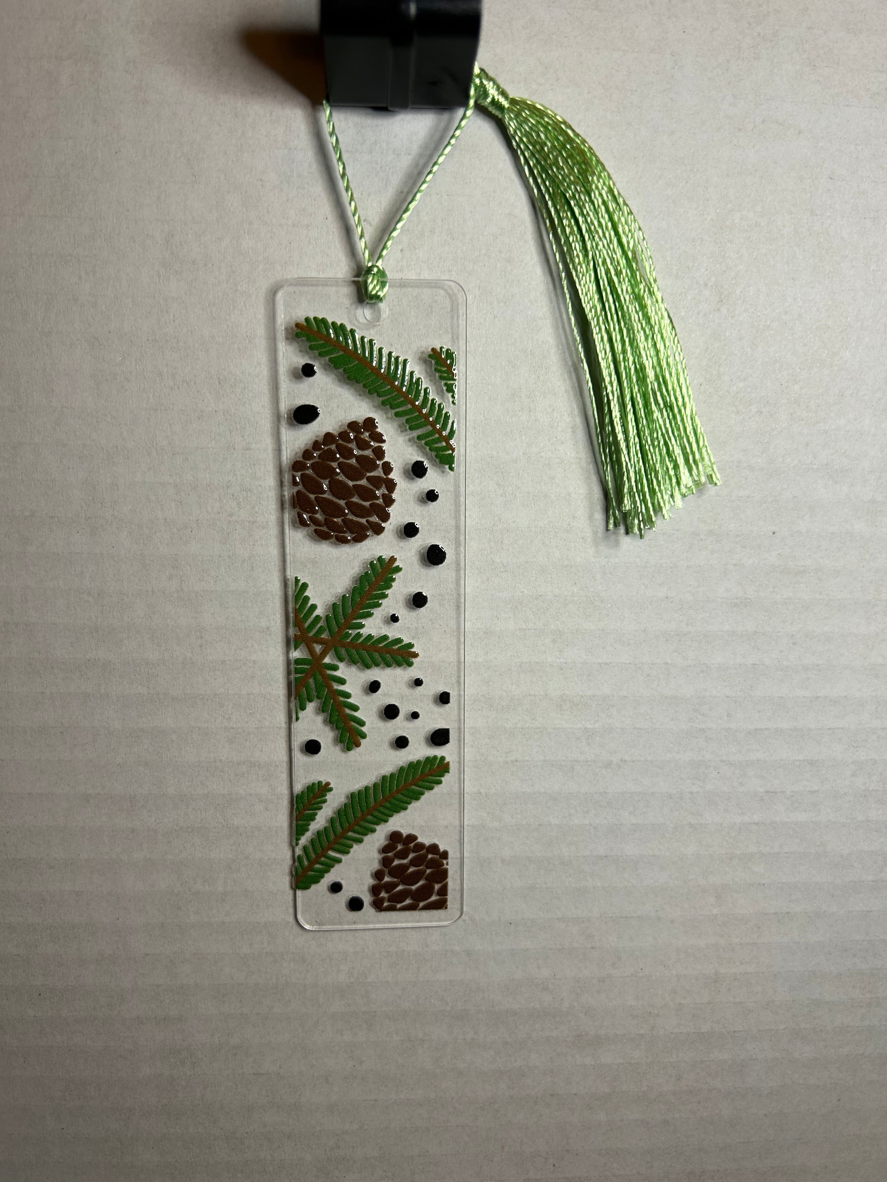 Marque-page en acrylique avec pompon coloré sur le thème de Noël
