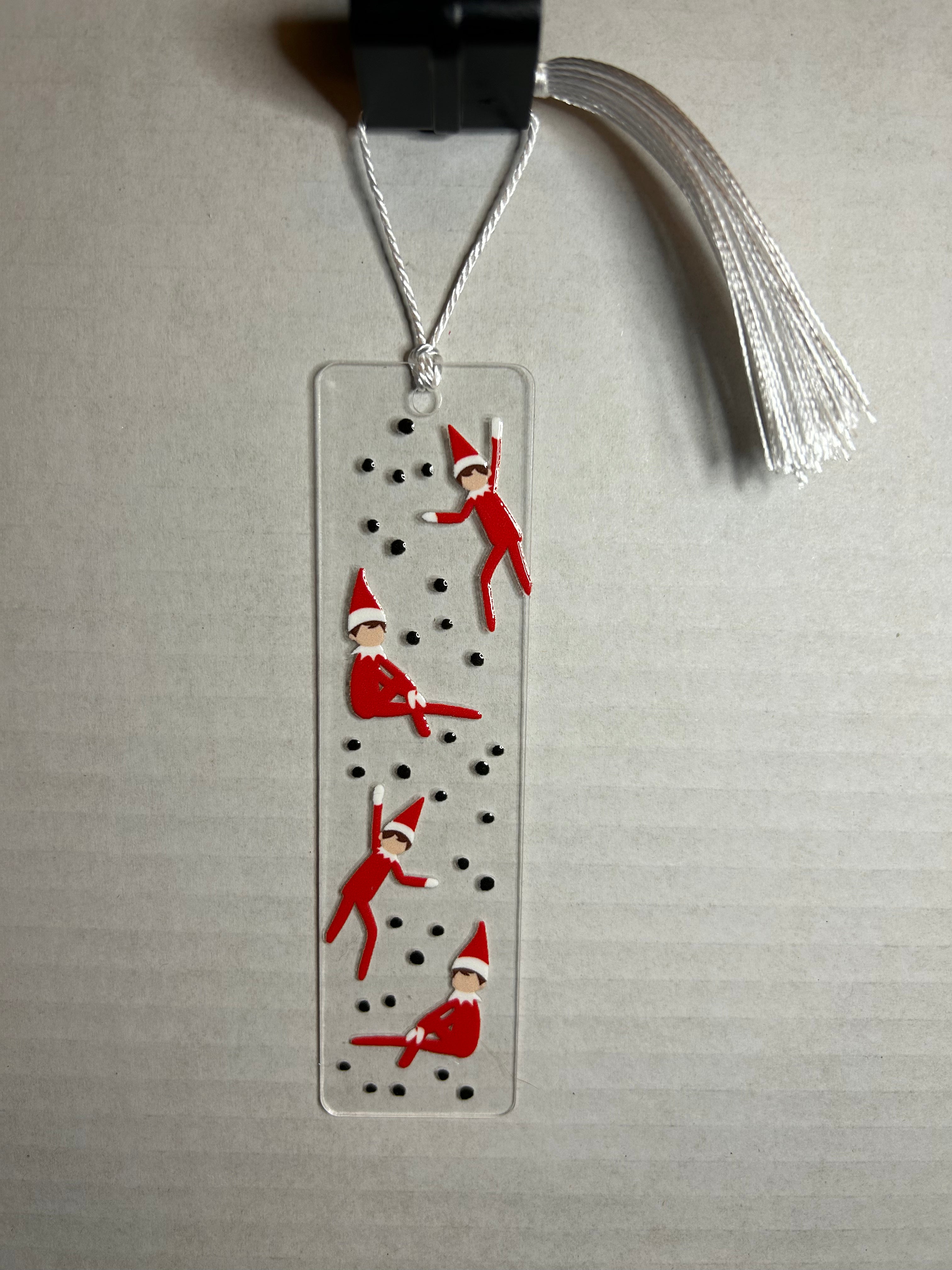 Marque-page en acrylique avec pompon coloré sur le thème de Noël