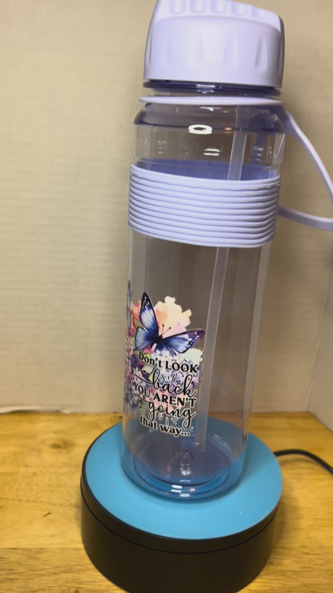 Bouteille d'eau en plastique de 887 ml avec poignée et paille, dotée d'un magnifique design