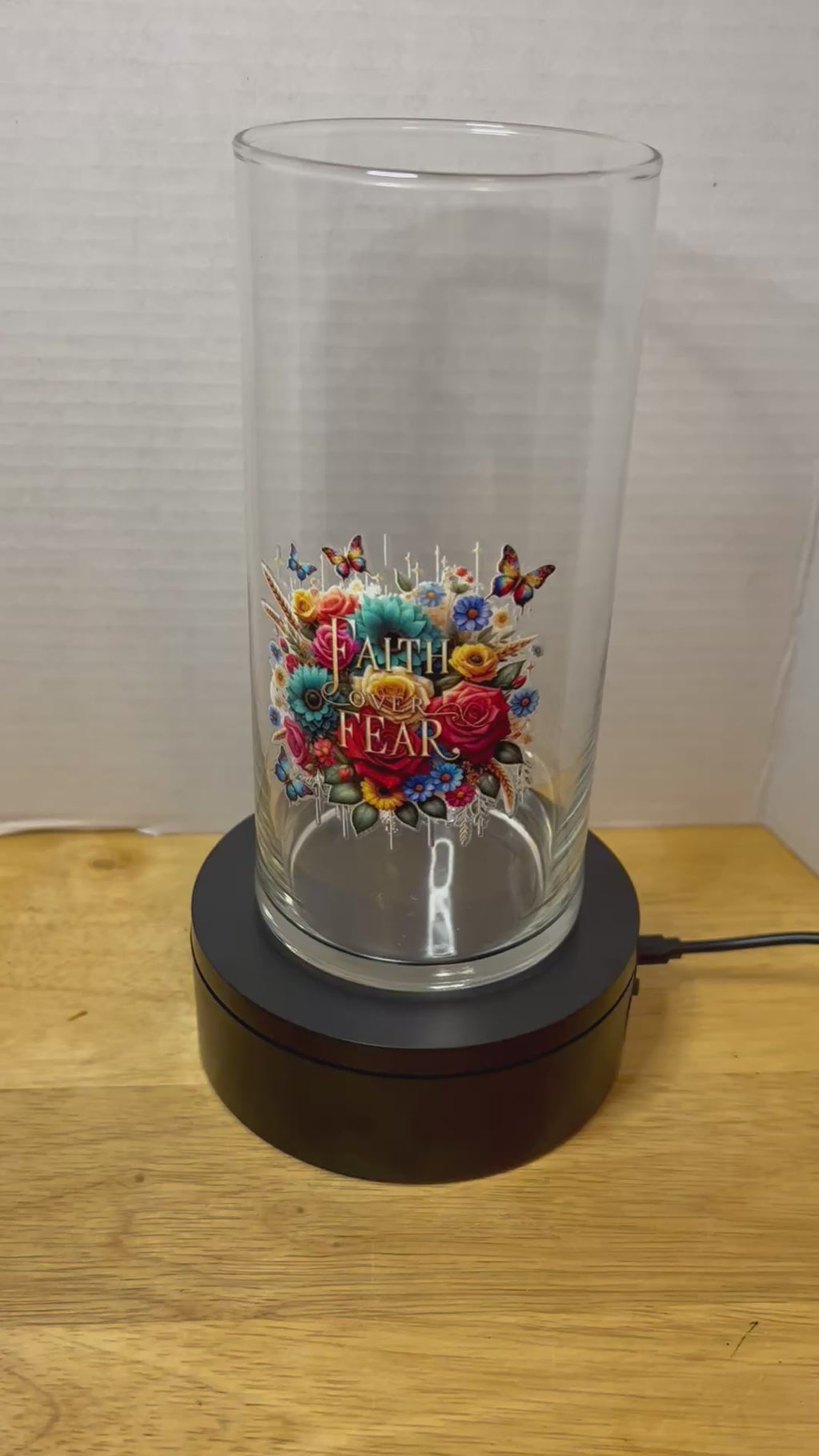 Vase en verre au motif élégant, 18,4 cm